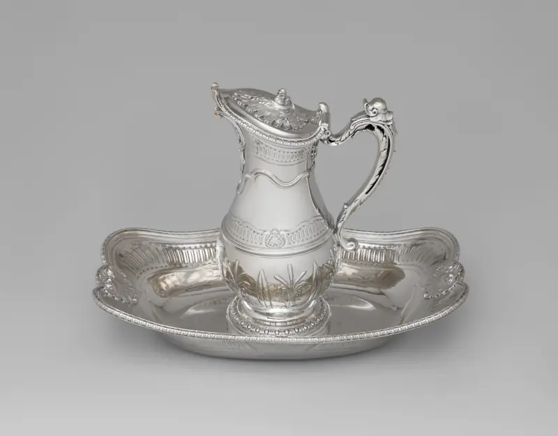 Aiguière en argent et son bassin, orfèvrerie française du XVIIIe siècle