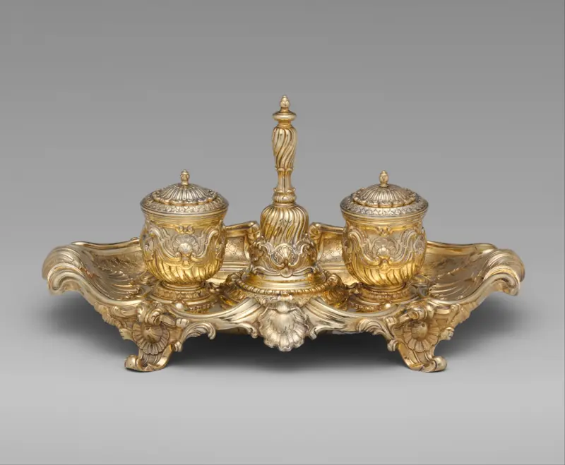 Encrier en vermeil à décor rocaille, pièce d’orfèvrerie de collection