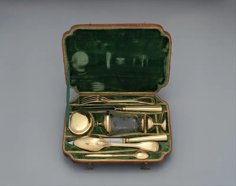 Nécessaire de voyage en vermeil dans son écrin d’origine gainé de cuir