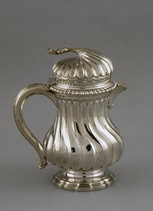 Pot à lait en argent à décor de côtes torses, orfèvrerie française du XVIIIe siècle