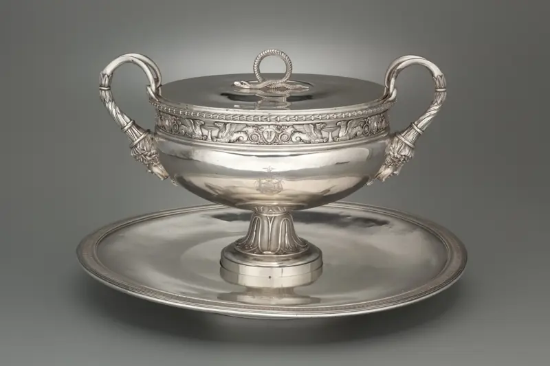 Pot à oille en argent sur son présentoir, Henry Auguste, Paris
