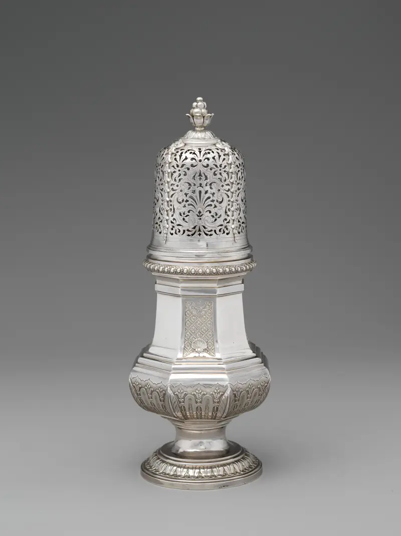 Saupoudreuse en argent massif ajourée, Nicolas Besnier, Paris