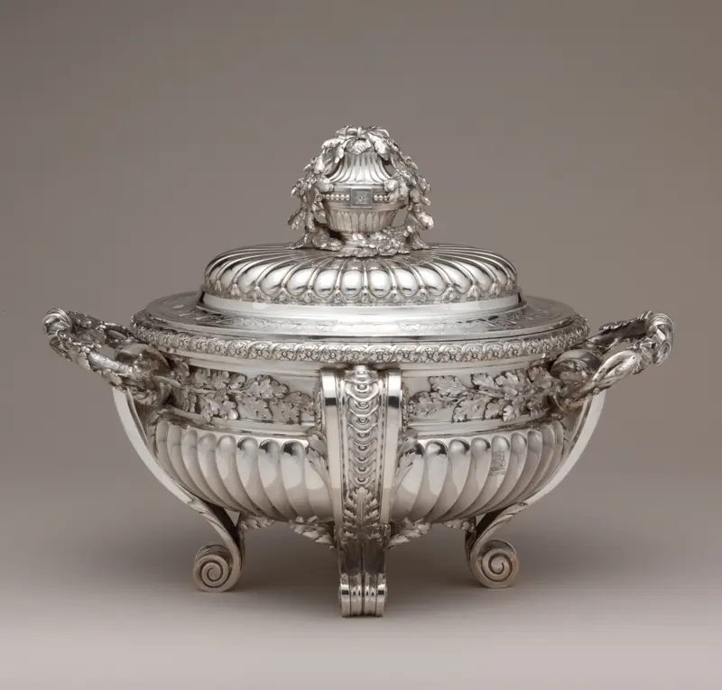 Soupière couverte en argent massif de l’orfèvre Jacques-Nicolas Roettiers, Paris, XVIIIe siècle