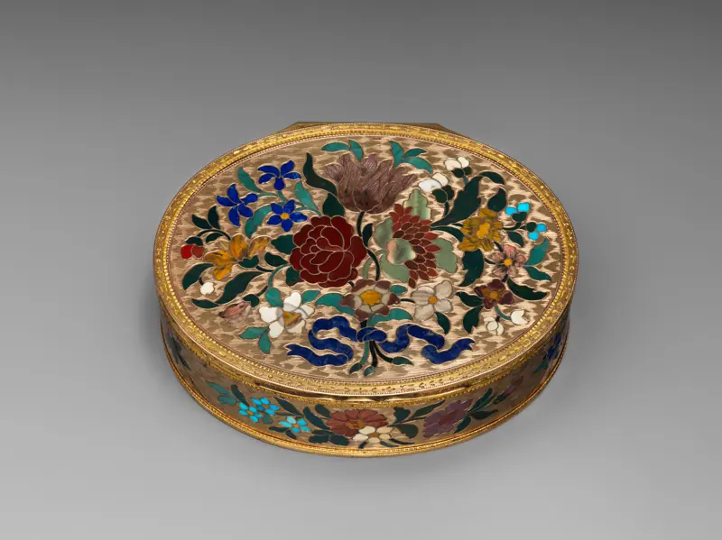 Tabatière ancienne en or ornée de pierres dures, pièce de collection