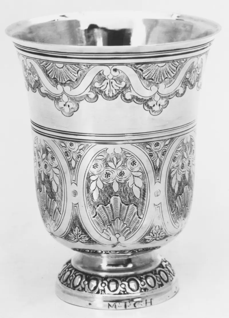 Timbale en argent à décor de médaillons ciselés, orfèvrerie parisienne
