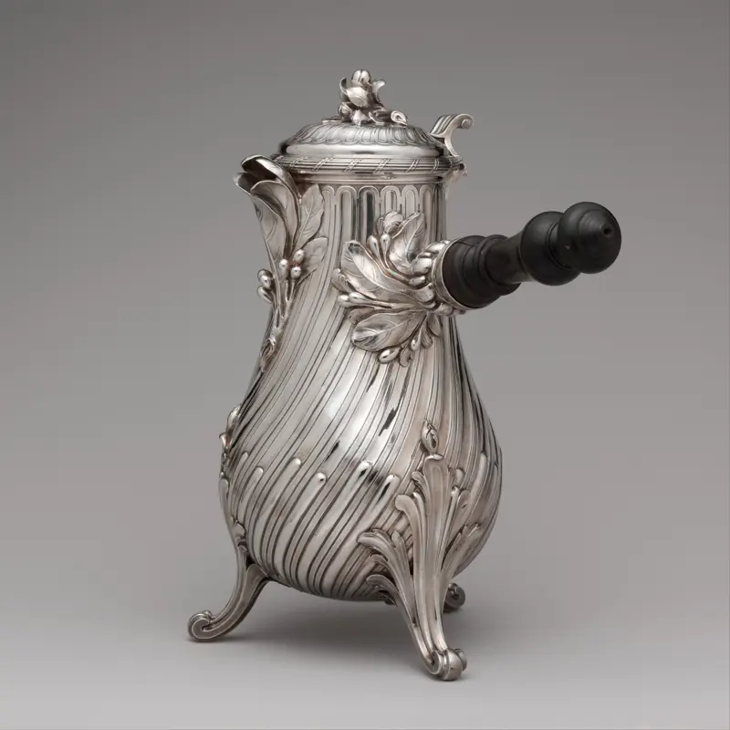 Verseuse en argent massif à côtes torses et manche en bois, François-Thomas Germain, 1757